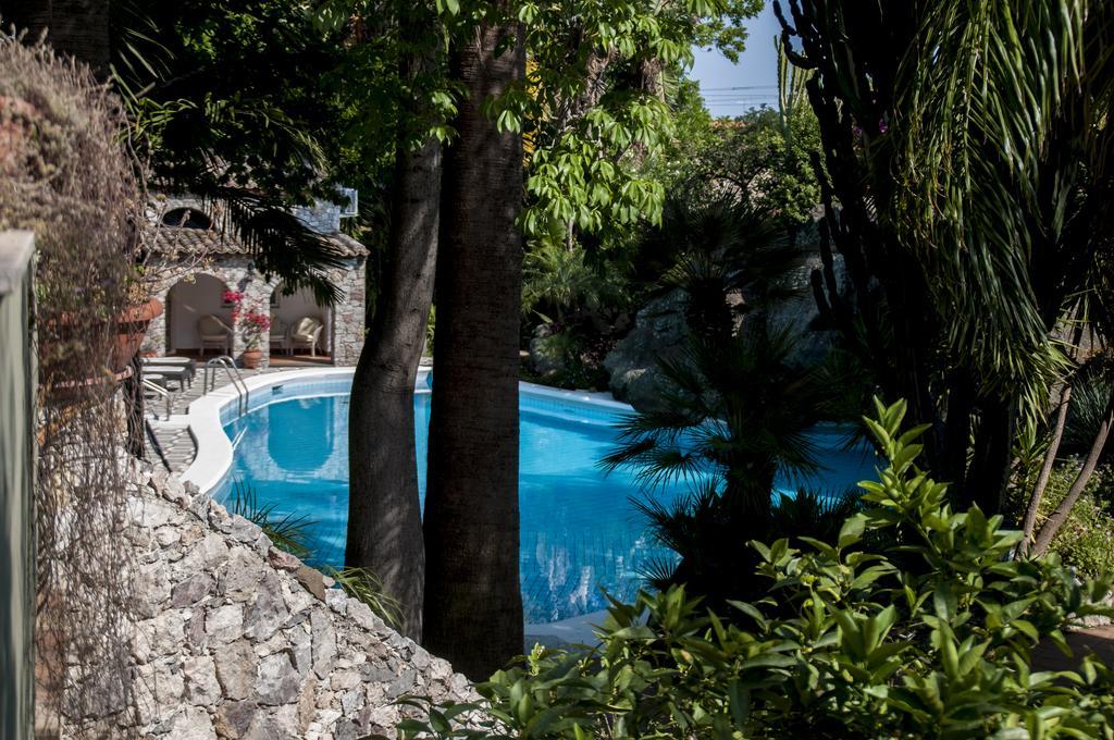 B&B La Villa Giardini Naxos Exteriör bild